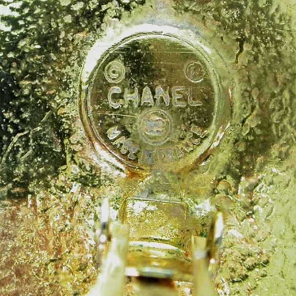 RETRO GOLD BLACK CHANEL NOTE last pic for size modeling ONLY - Picture 3 of 4